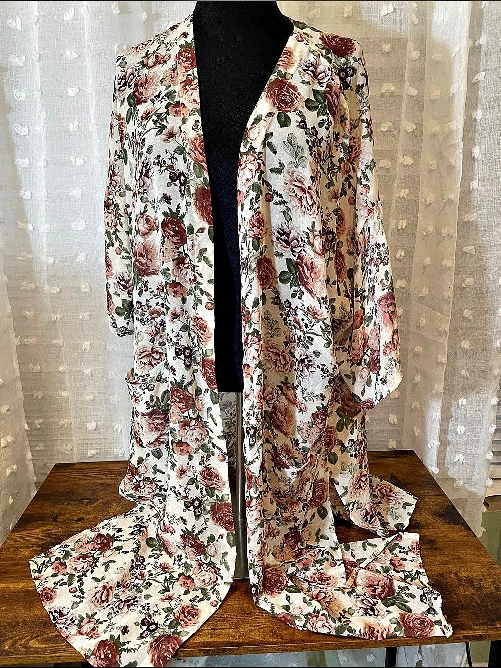 Forever 21 Floral Open Front Kimono in White & Pink Side Slits and Pockets Large